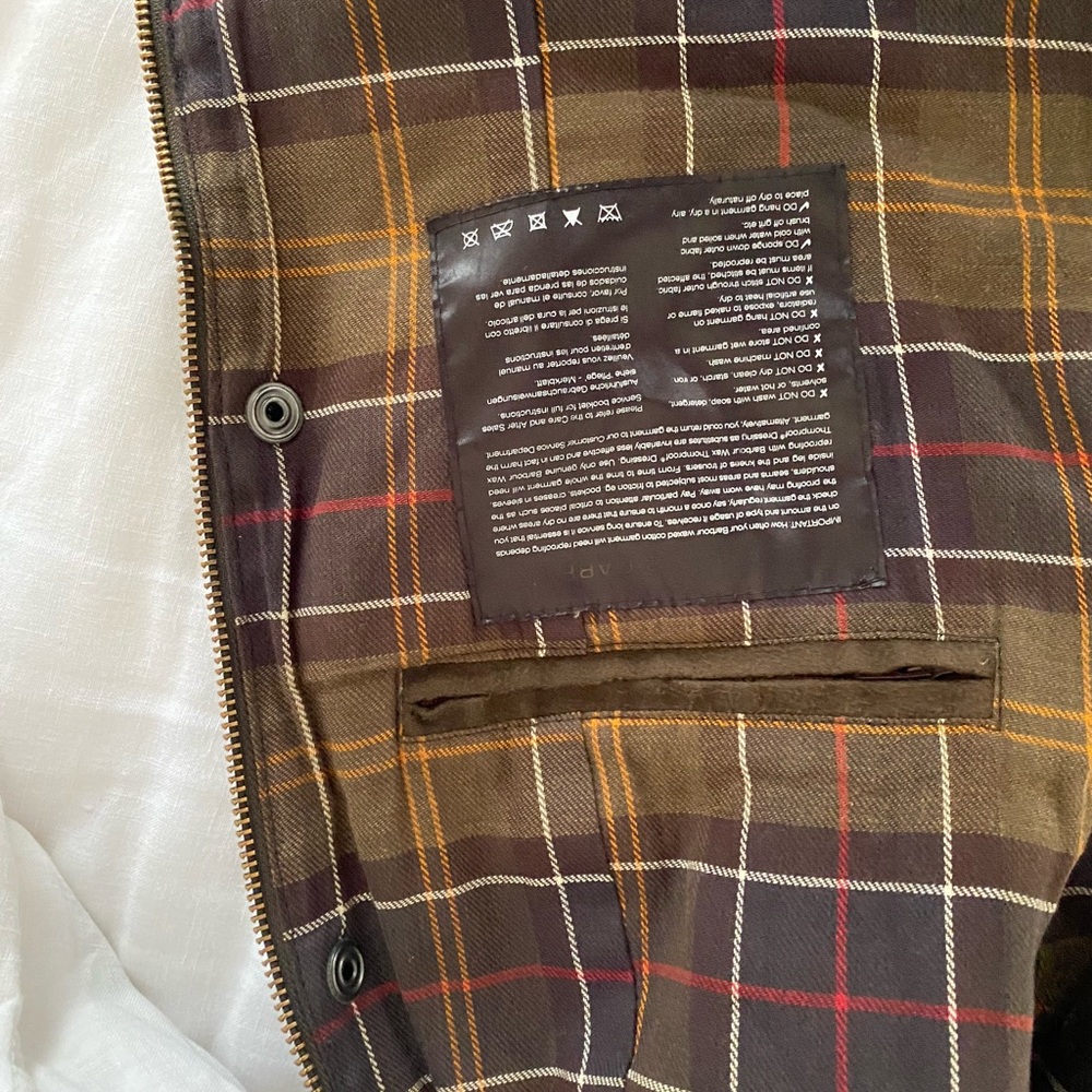 Barbour Classic Beadnell Waxed Jacket - Picture 7 of 7